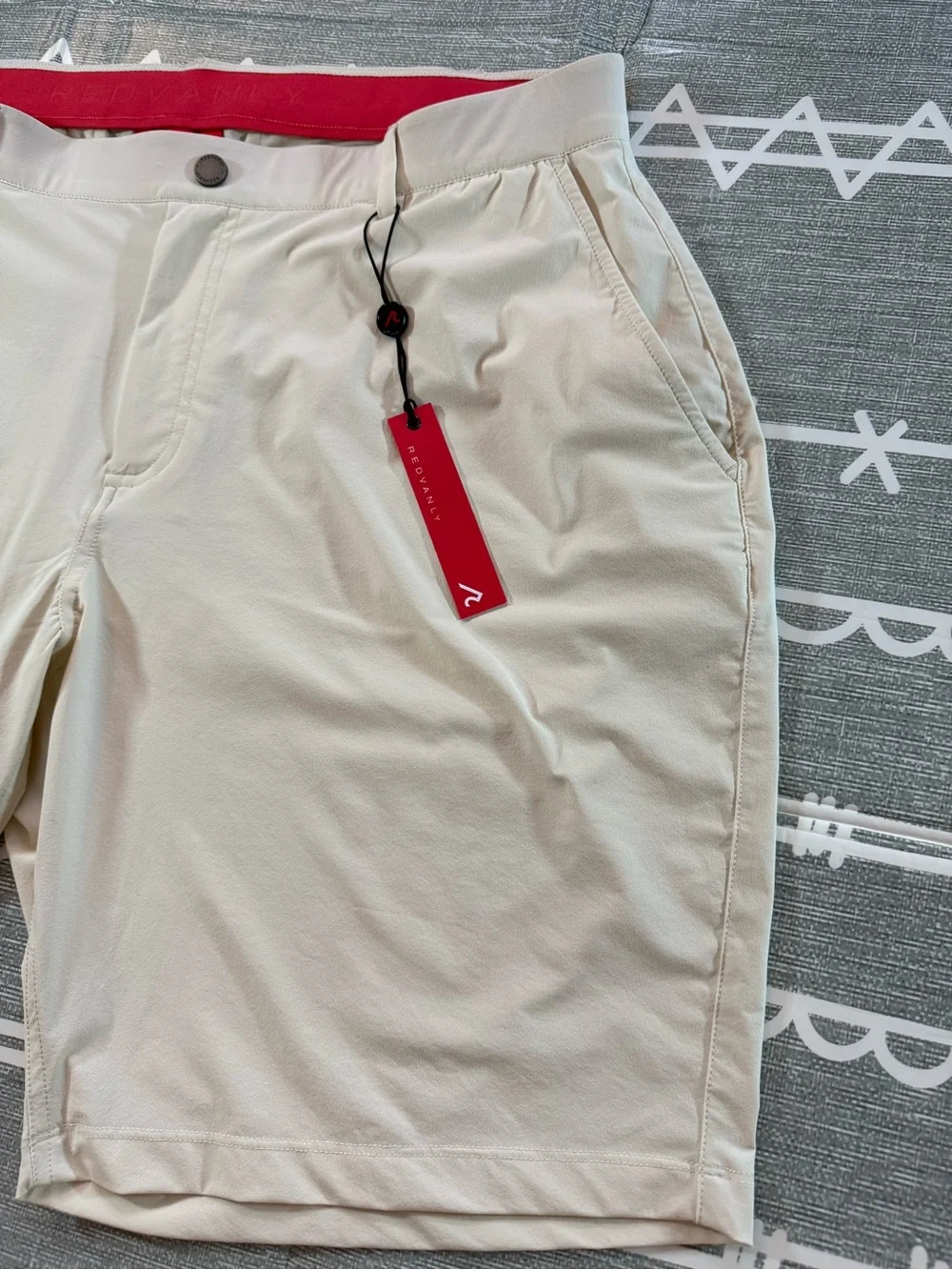Redvanly nwt hanover